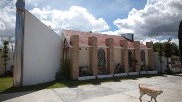 Tumba presuntamente construida por Heriberto Lazcano Lazcano en un cementerio de Tezontle en Pachuca, Mexico.