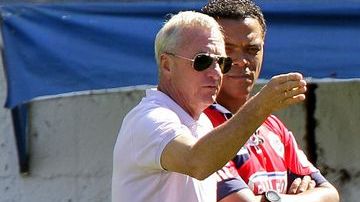 Johan Cruyff visitó el entrenamiento de las Chivas del Guadalajara