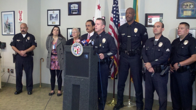 Todd Chamberlain, comandante de la estación Mission del LAPD, dice que las fiestas son  un dolor de cabeza.