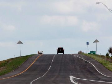 El más alto límite de velocidad en Estados Unidos está en la nueva autopista en Texas.
