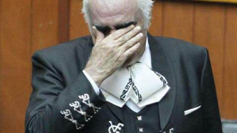Vicente Fernández continuará en la medida de lo posible con sus presentaciones.