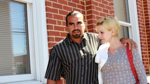 El mexicano Felipe Bautista Montes sale acompañado por su esposa, Marie Montes.