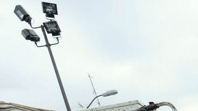 Autoridades de EE.UU. despliegan equipos técnicos para responder a posibles fallas eléctricas a causa de Sandy.