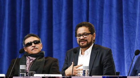 El equipo negociador de las FARC, cuando comparecía en una rueda de prensa, en el hotel Hurdalsjoen cerca de Oslo, Noruega.