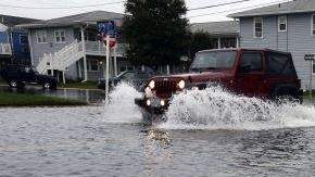 El huracán Sandy ya ha afectado a varios estados y causado inundaciones como se ve en esta imagen de la costa de Carolina de Norte.