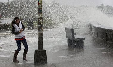 Las autoridades de Chicago han pedido a los residentes que se mantengan alejados del lago Michigan.