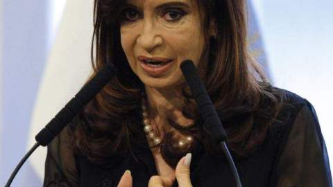 Cristina Fernández ha tenido que suspender actividades oficiales en varias ocasiones, a causa de trastornos de salud .