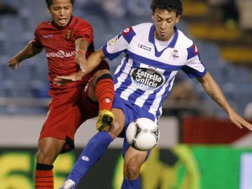 Giovani Dos Santos, del Mallorca, jugó todo el partido con su ex equipo, el Deportivo la Coruña