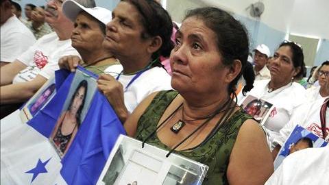 La caravana de madres centroamericanas que cada año buscan a sus hijos desaparecidos en México participan  en una ceremonia en el municipio de Escobedo, del estado mexicano de Nuevo León.