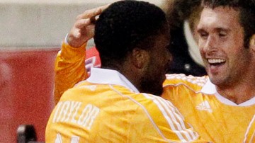 El Houston Dynamo derrotó 2-0 a Kansas City en la ida de la semifinal del Este de la MLS.