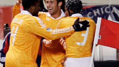 El Houston Dynamo derrotó 2-0 a Kansas City en la ida de la semifinal del Este de la MLS.