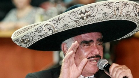 Vicente Fernández en una reciente actuación en las Fiestas de Octubre de Guadalajara.