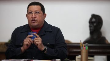 El actual reelecto presidente venezolano Hugo Chávez Frías durante un consejo de ministros en el palacio presidencial de Miraflores, en Caracas