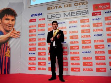 Messi, el delantero del Barcelona de 25 años, anotó 50 goles,  un récord de la liga española, y superó por cuatro al astro portugués del Real Madrid, Cristiano Ronaldo.