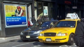 El programa del Braille Institute ayuda a invidentes de la tercera edad.