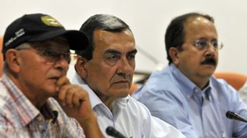 Los miembros de las FARC, Ricardo Téllez, el comandante Mauricio Jaramillo y Andrés Paris, participan en el dialogo.