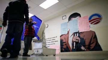 En Pensilvania tuvieron que tapar un mural con la imagen de Obama que ubicaba frente a las urnas.