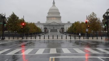 La avenida Pennsylvania con el Capitolio al fondo, en Washington D. C. Unas  81 contiendas para la Cámara Baja son muy  ajustadas