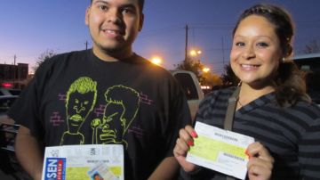 Jóvenes hispanos acudieron a votar por primera vez en Houston.