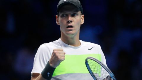 El tenista checo Tomas Berdych pelea por un boleto a las semifinales del Torneo de Maestros