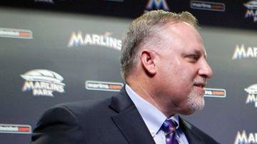 Tino Martínez, nuevo coach de bateo de los Marlins, fue designado por el equipo y el nuevo coach, Mike Redmond (en la foto).