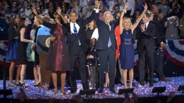 La dupla demócrata, el reelecto presidente Barack Obama y el vicepresidente Joe Bidden, celebran ayer junto a sus respectivas familias su triunfo en Nueva York.
