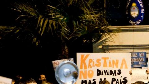 No hay cifras oficiales de la protesta, pero los medios de comunicación reportan cientos de miles.