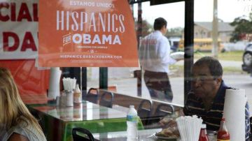 Un letrero en un restaurante hispano de Florida muestra el apoyo de esta comunidad al presidente Obama.