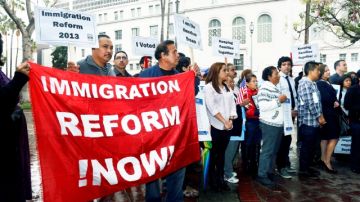 La nueva estrategia para lograr una reforma migratoria será incluir a políticos de ambos partidos.