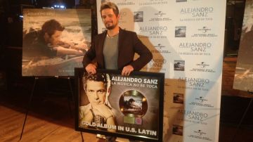 A menos de dos meses de su lanzamiento el álbum La música no se toca ya ha superado las 100 mil copias vendidas(físicas y digitales) en Estados Unidos y Puerto Rico.