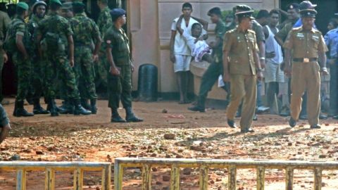El tiroteo ocurrido el viernes en una  cárcel de Sri Lanka, Colombo,  dejó  42 heridos entre reclusos y efectivos policiacos y militares, además de los fallecidos.