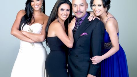 Lupillo Rivera entre Gaby Espino, Penélope Menchaca y Samia, presentadores de 'Yo me llamo'.