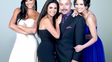 Lupillo Rivera entre Gaby Espino, Penélope Menchaca y Samia, presentadores de 'Yo me llamo'.