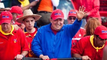 Hugo Chavez (c), cuando hablaba en un acto de campaña en la ciudad de Sabaneta,  Barinas.