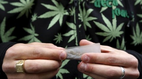 En Colorado aprobaron la legalización de la marihuana para uso personal, recreativo y privado; surgiría así la comercialización de esa yerba.