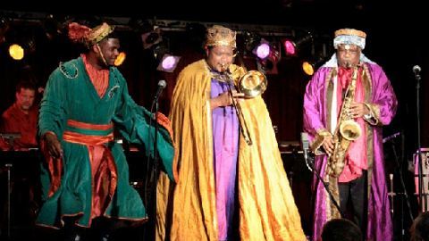 “Inclinando hacia la luz...la Natividad en Jazz” al escenario del famoso club BBKing's, en Nueva York.