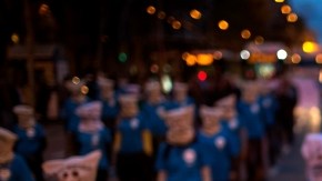 Empleados de Telefónica  participaban ayer en una marcha en contra de los despidos recientemente anunicados por la empresa en Barcelona.