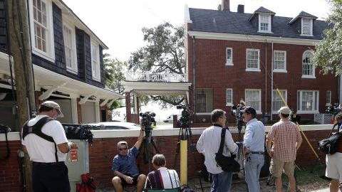 Jill Kelley pidió protección para alejar a la prensa de su vivienda en Tampa.