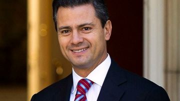 Enrique Peña Nieto entregó ayer al Partido Revolucionario Institucional (PRI) un par de iniciativas de reformas constitucionales que contemplan la desaparición de la Secretaría de Seguridad Pública.