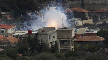 La explosión de un proyectil disparado desde Israel, después de que el ejército sirio disparara proyectiles cerca de la frontera, impactó el pueblo sirio de Bariqa, el pasado 12 de noviembre de 2012.