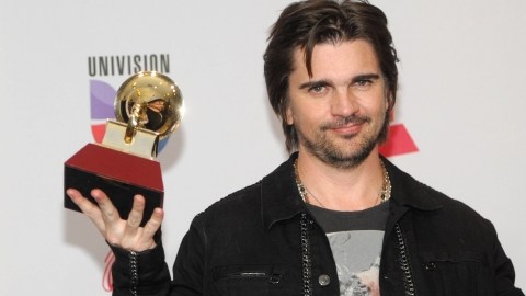 Los chico de 3BallMTY se acreditaron el premio Mejor nuevo artista.