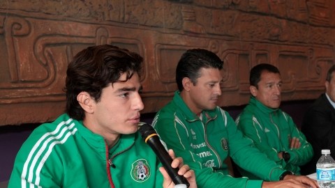 Antonio Briseño (izq.)  y un grupo de organizadores, en la conferencia de prensa  llevada a cabo ayer en Lynwood.