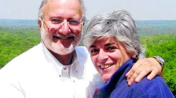 Alan Gross y su esposa Judy, antes de ser arrestado en Cuba; cumple una condena de 15 años, por llevar equipos de comunicaciones a la isla.
