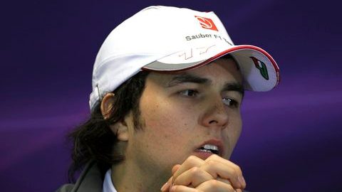 Calderón entregó un reconocimiento al piloto mexicano Sergio Checo Pérez.