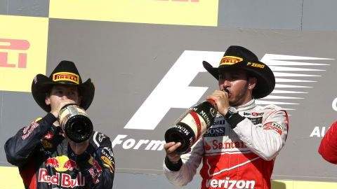 Hamilton nunca dejó de insistir y logró el adelantamiento cuando quedaban 15 vueltas para el final en el circuito de las Américas.