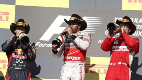 Hamilton nunca dejó de insistir y logró el adelantamiento cuando quedaban 15 vueltas para el final en el circuito de las Américas.