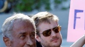 Un grupo de nudistas protesta la semana pasada frente a la Alcaldía de San Francisco, por la propuesta que considera la municipalidad, de prohibir el nudismo en público.