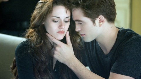 Kristen Stewart y Robert Pattinson en 'Breaking Daw Part 2', última entrega de 'Twilight'.