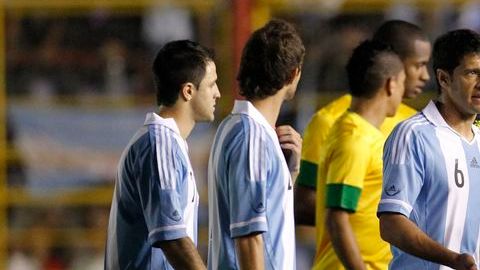 Argentina y Brasil vuelven a enfrentarse en amistoso aplazado por un apagón.