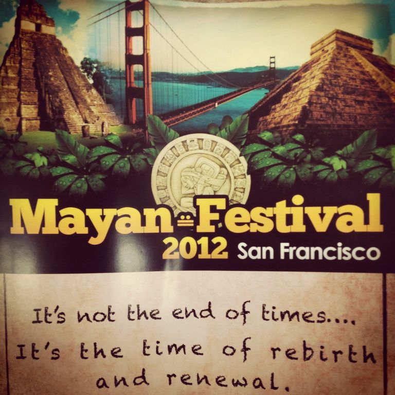 "No es el fin de los tiempos...", dice el libro con el programa del Festival Maya en San Francisco.
